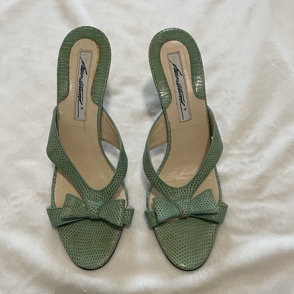 Brian Atwood slip on heels with bow - Picture 2 of 9